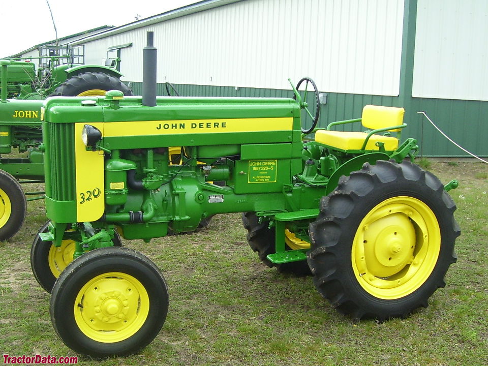 John Deere 320S standard