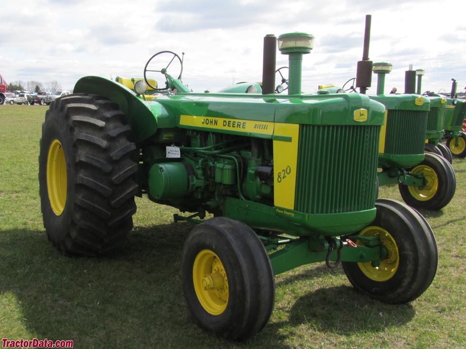 John Deere 820