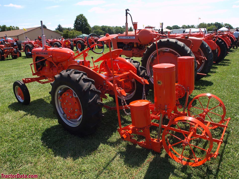 Wide-front Allis-Chalmers CA with planter.