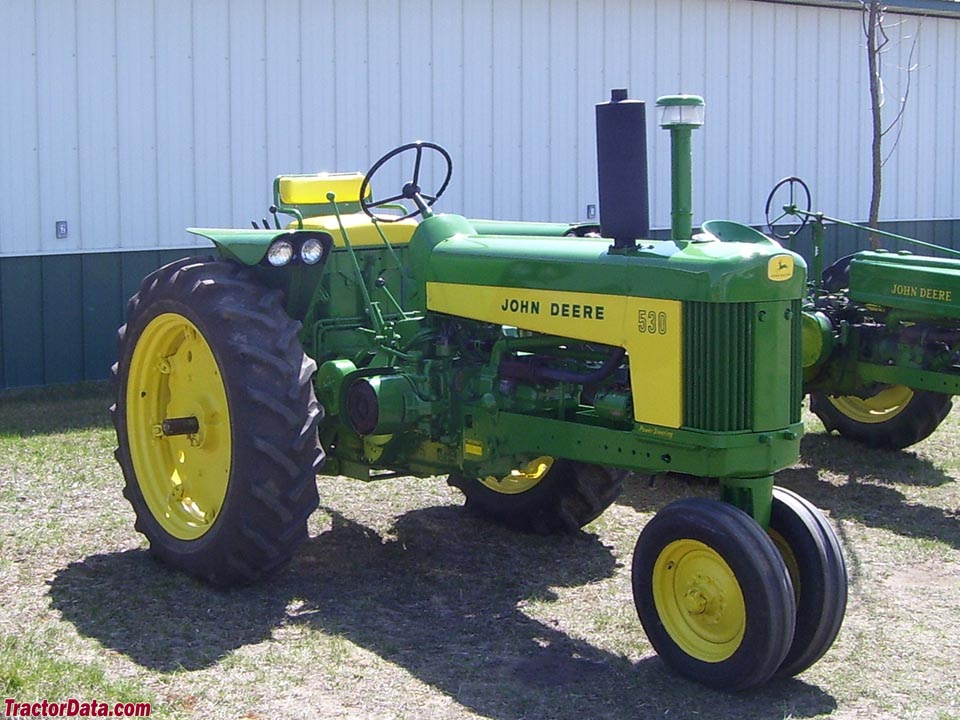 John Deere 530 with tricycle front and deluxe fenders