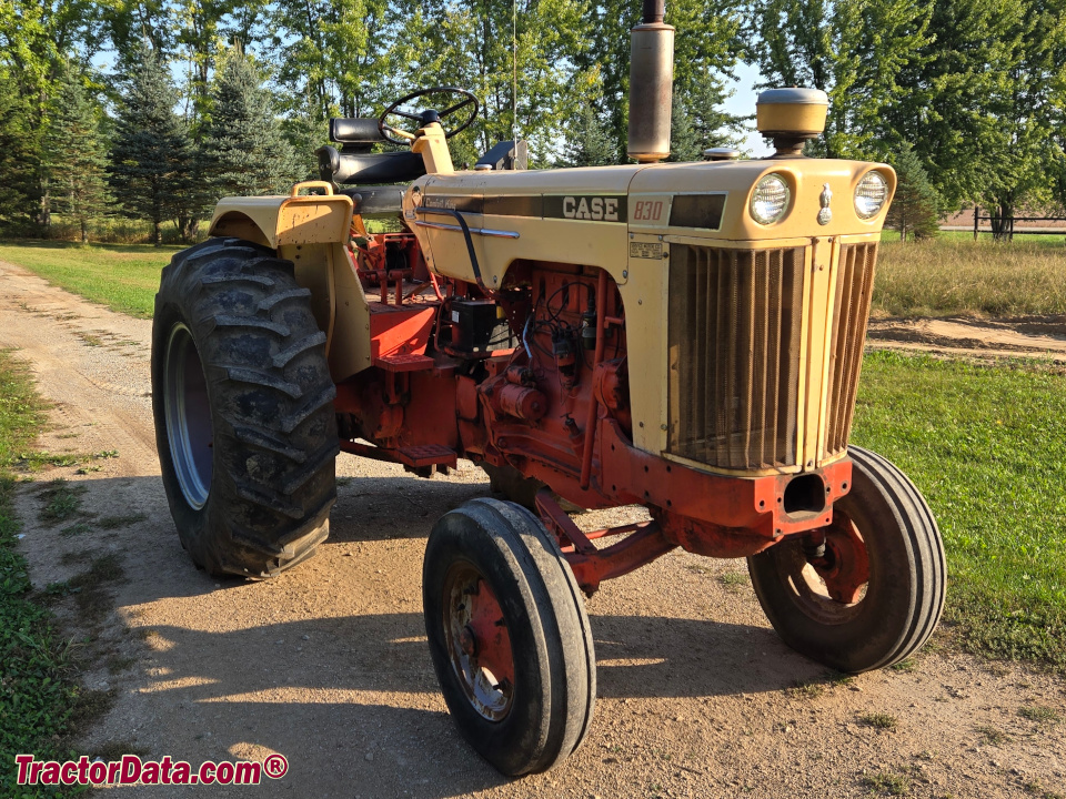Case 840 standard-front tractor.