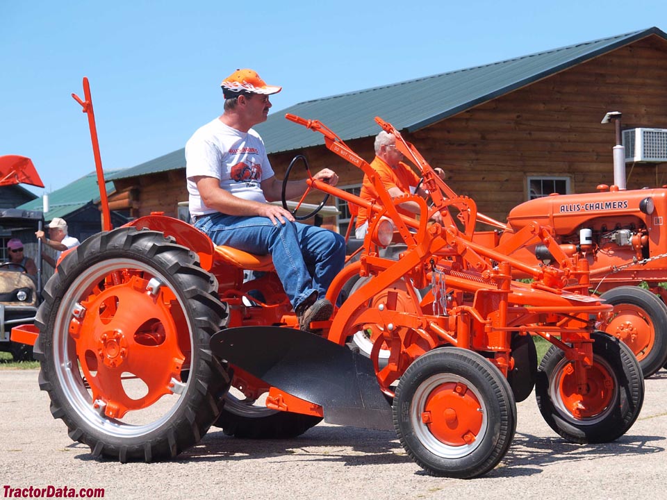 Allis Chalmers G tractor photos information