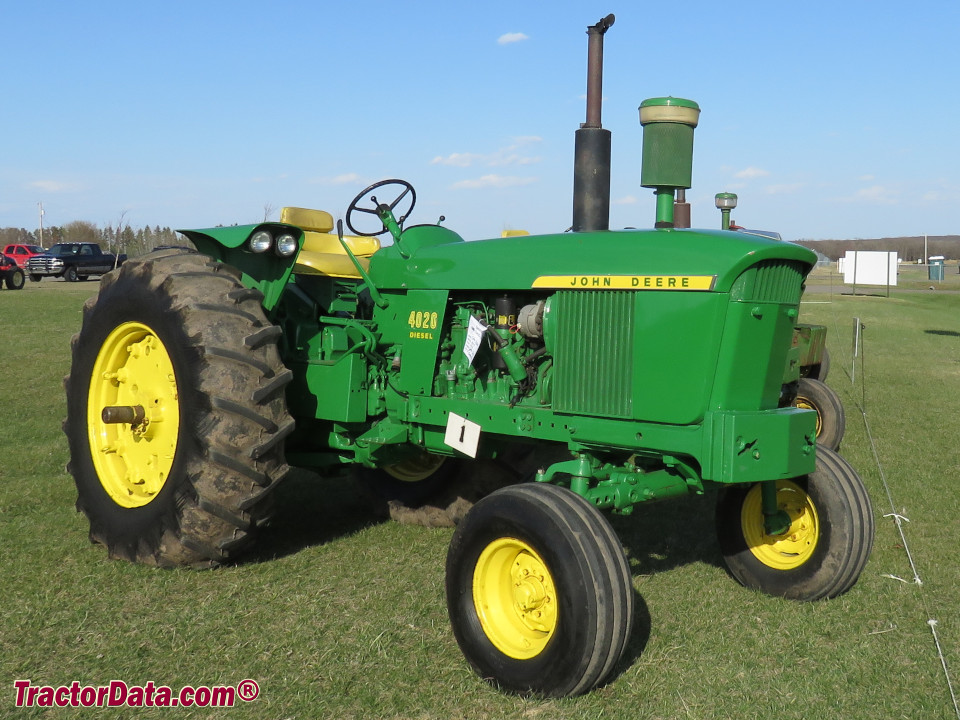 Open station John Deere 4020 tractor.