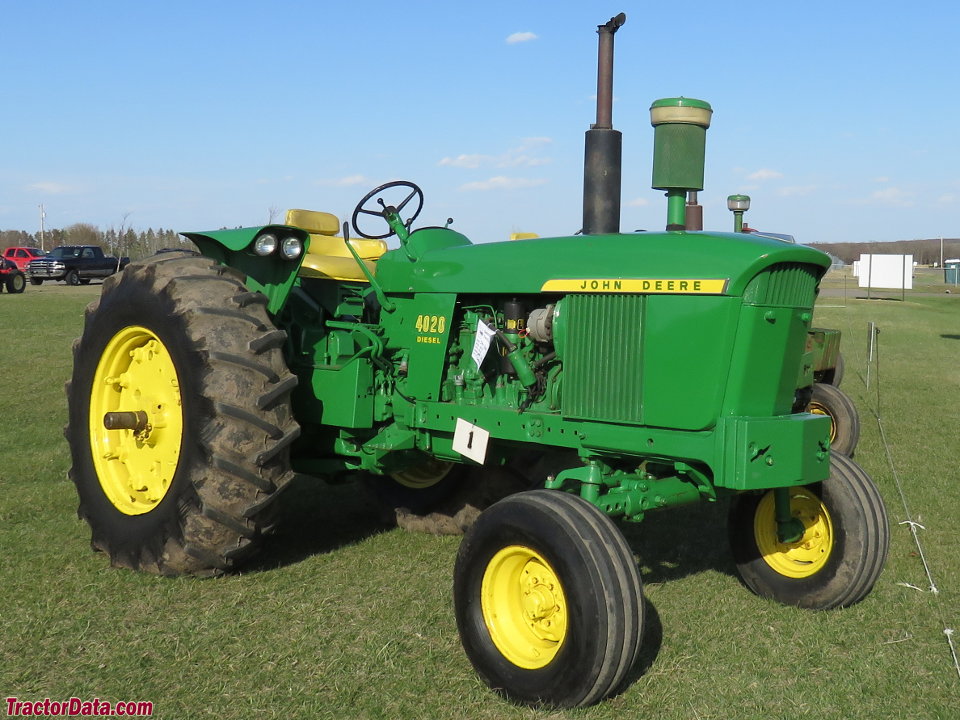 Open-station John Deere 4020