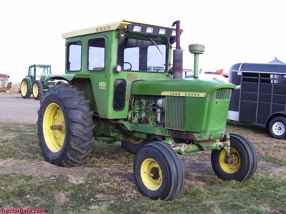 John Deere 4020 with factory cab