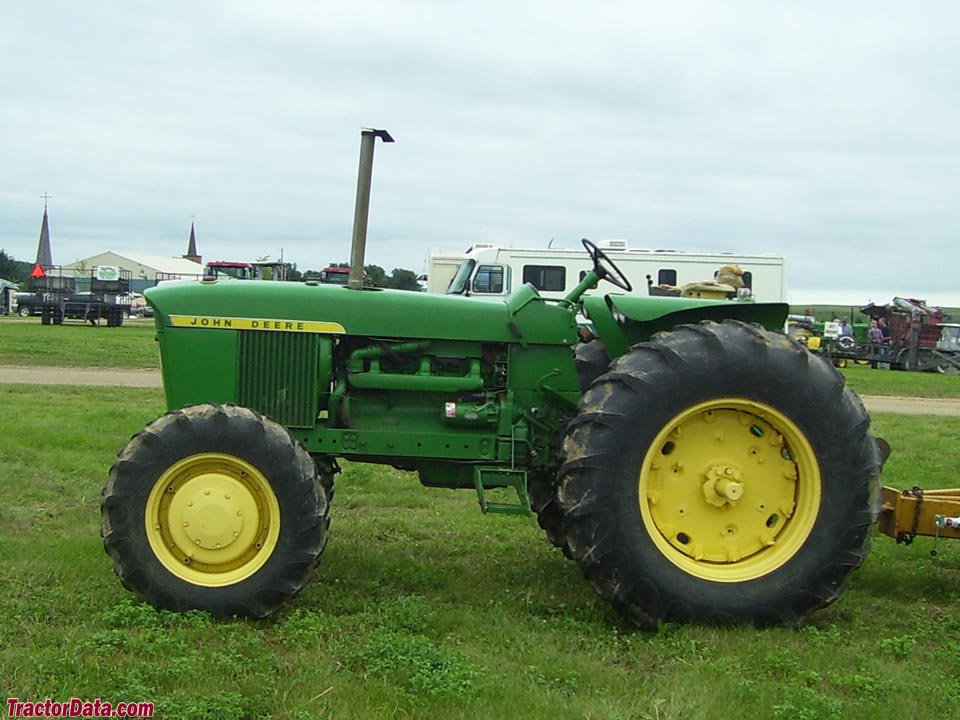 Four-wheel drive (HFWD) John Deere 4020