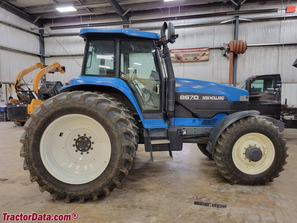 New Holland 8670