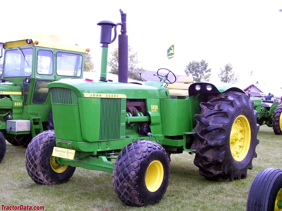 John Deere 5020, front-left.