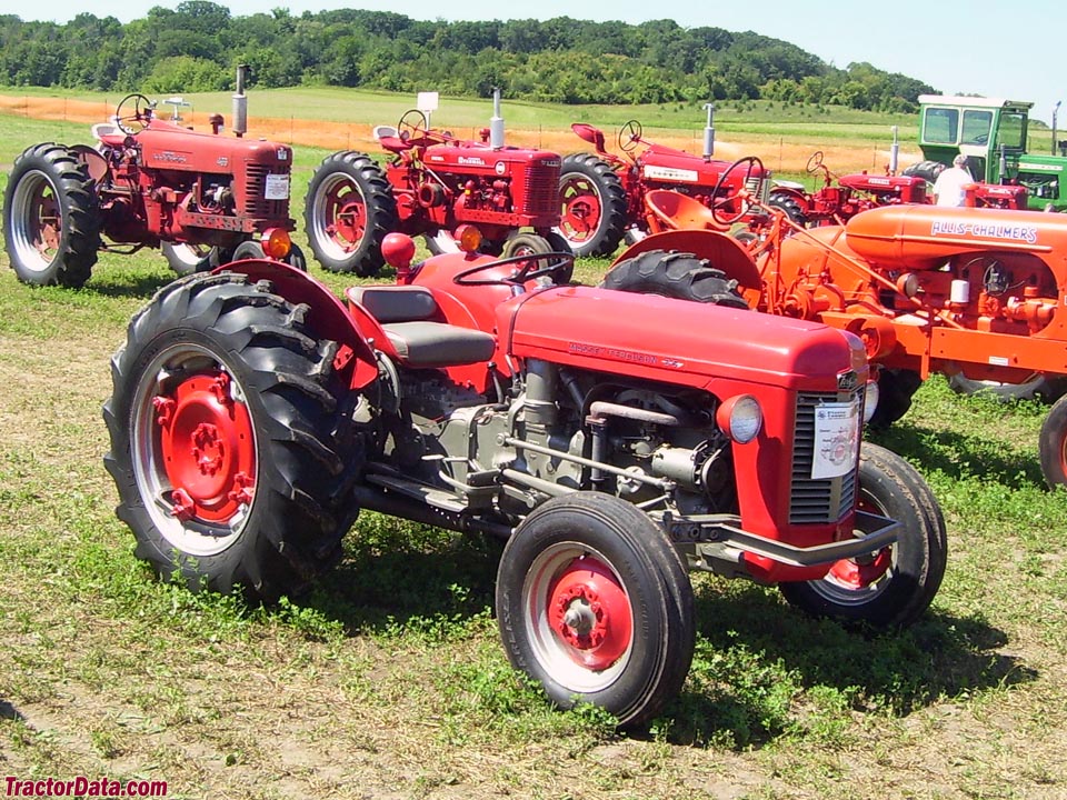 Massey Ferguson 35, right side.