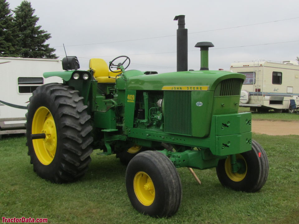 John Deere 4620, open-station two-wheel drive.