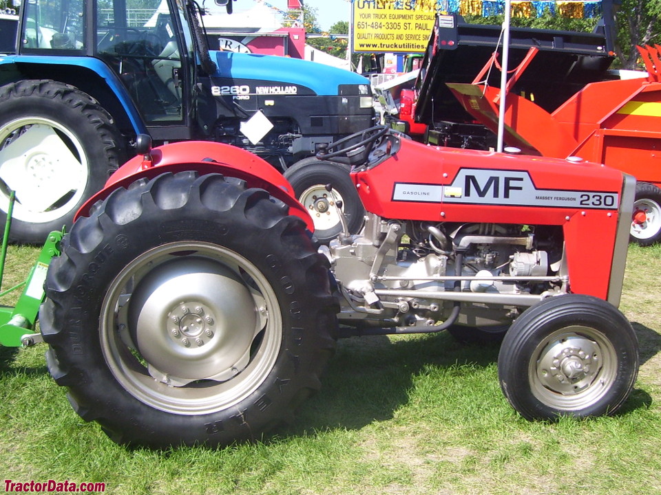 T 237 KÜHLERDECKEL Traktor  Massey Ferguson 230-590 