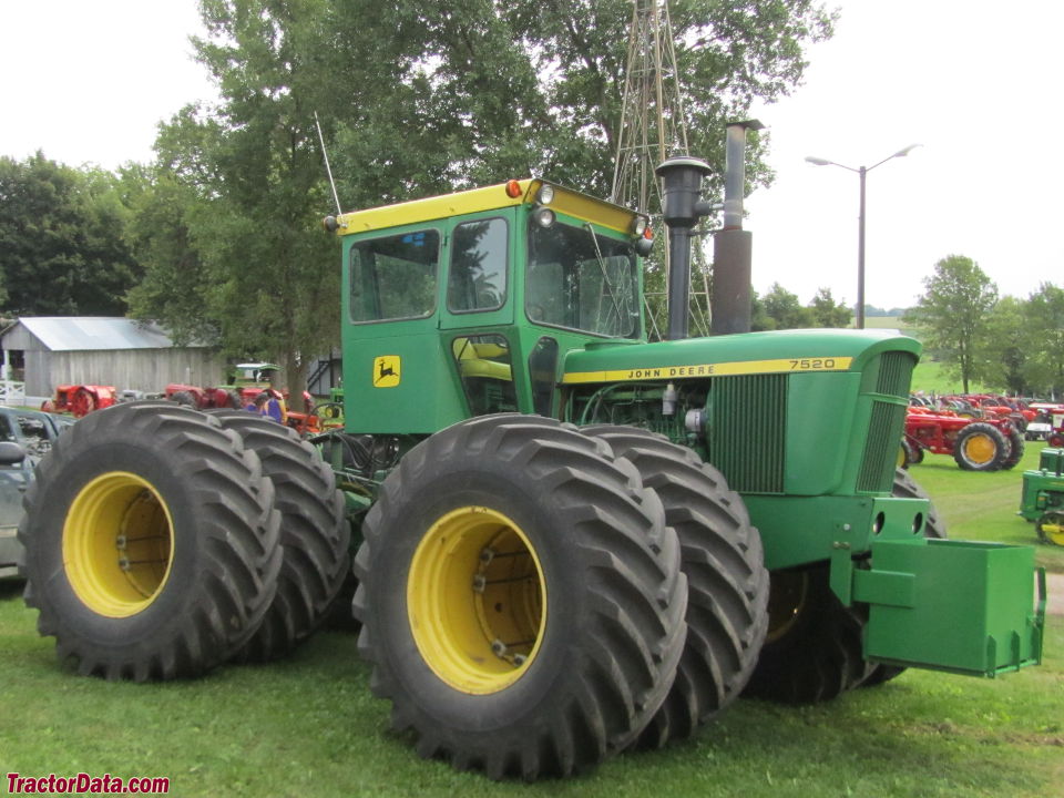 John Deere 7520