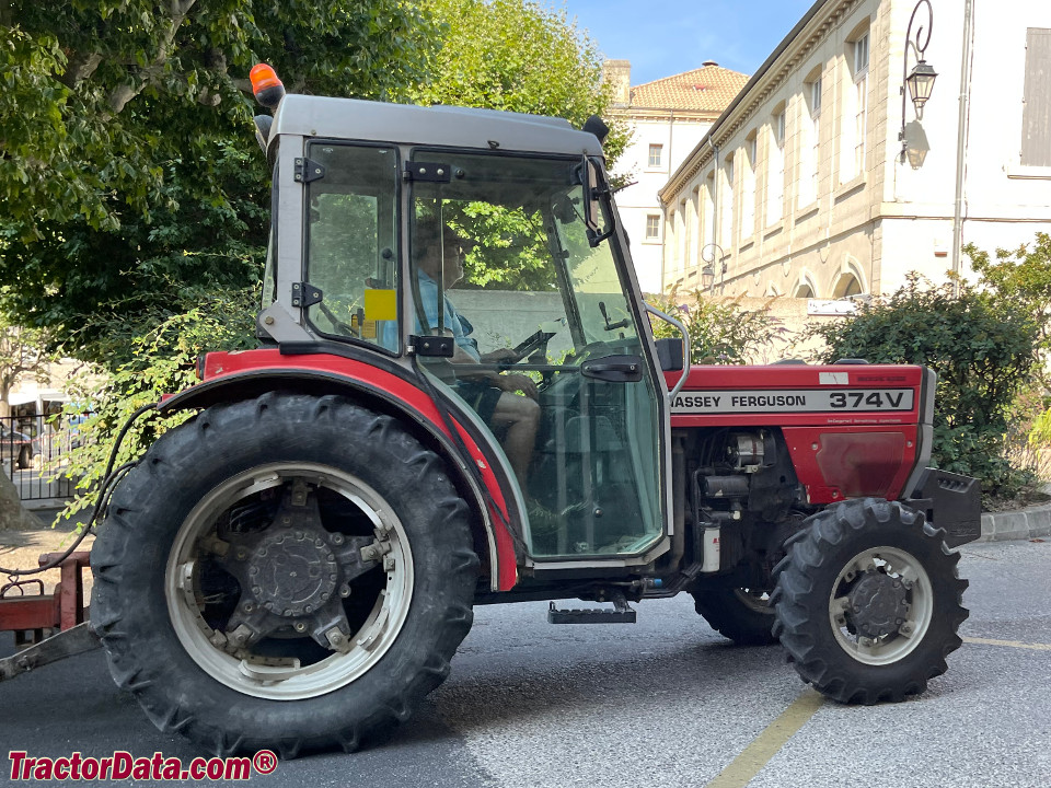 Massey Ferguson 374V