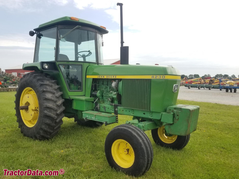 John Deere 4230 with singles, right side.