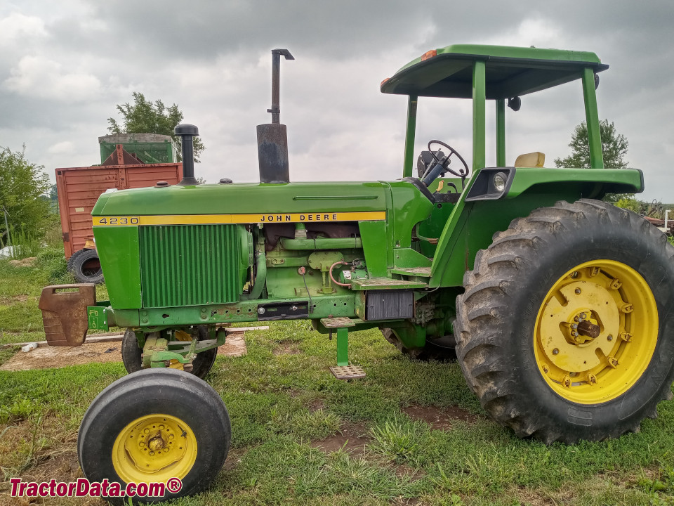 John Deere 4230 with ROPS, left side.