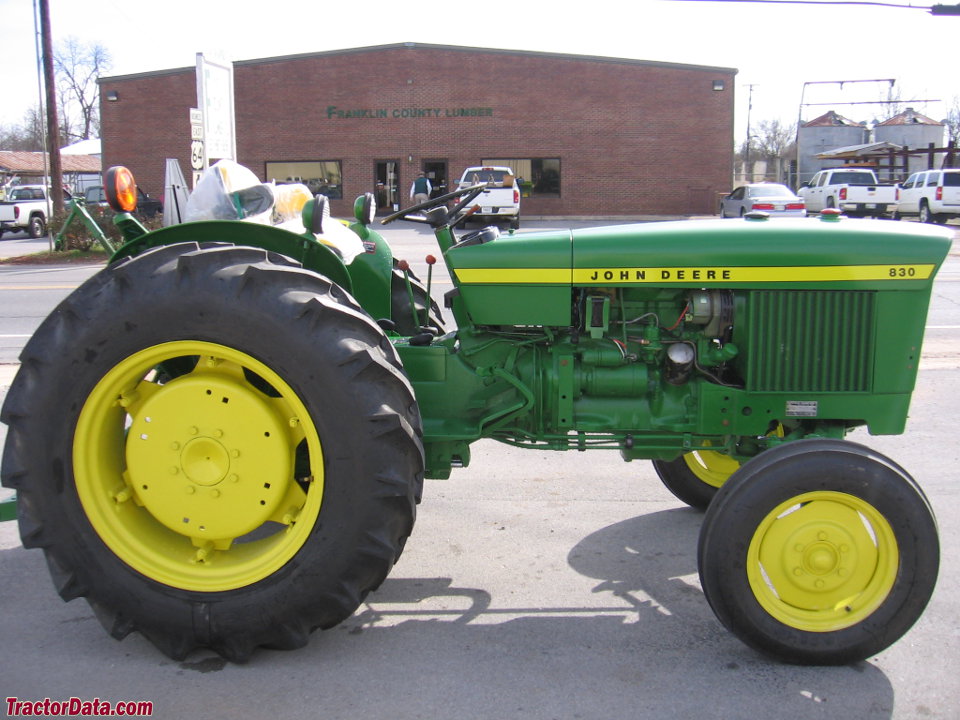 John Deere 830