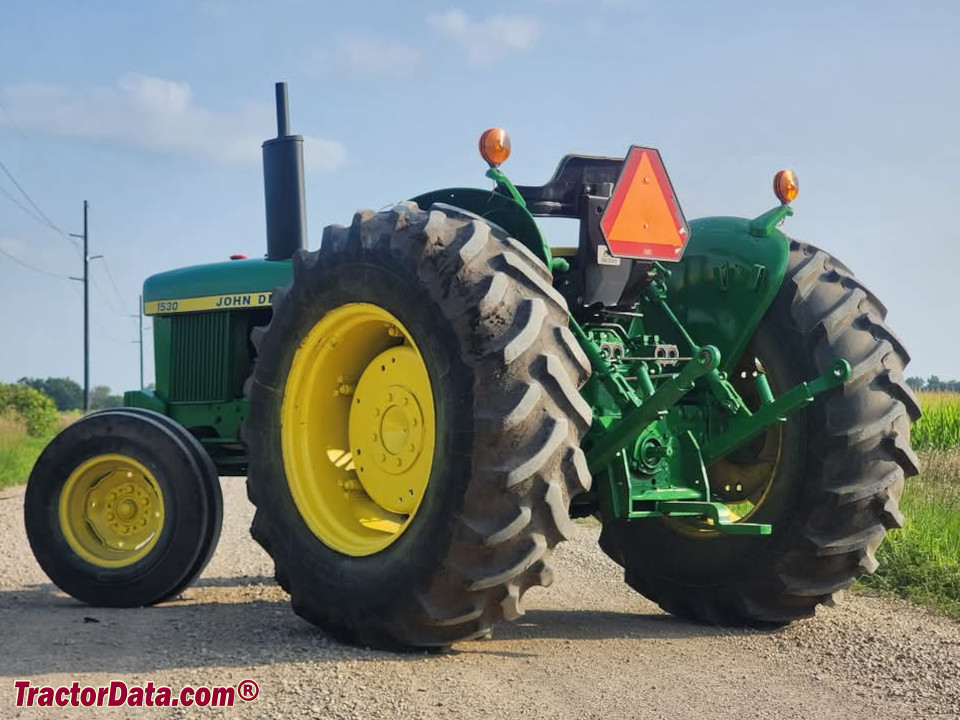 John Deere 1530, rear view.