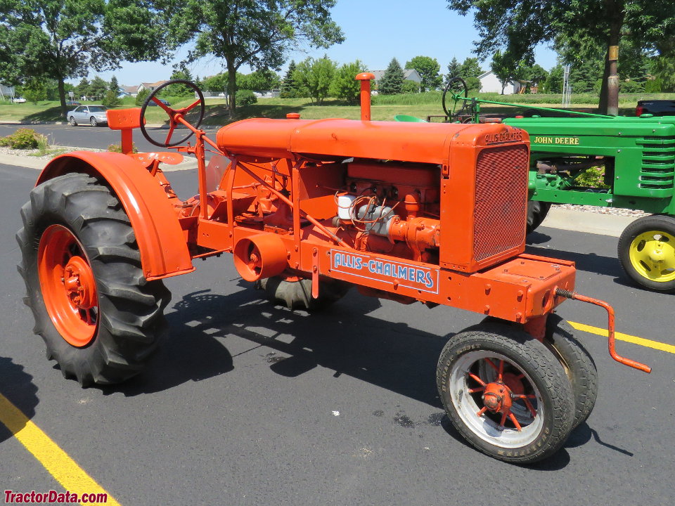 Unstyled Allis-Chalmers WC with rubber tires.