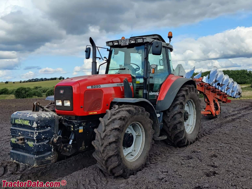 Massey Ferguson 8220.