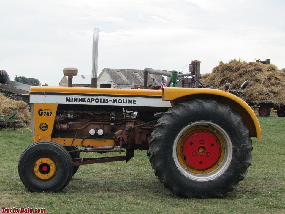 Diesel Minneapolis-Moline G707, left side.