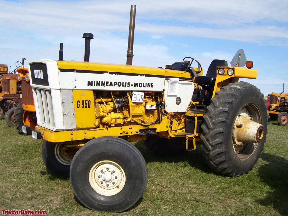 Minneapolis-Moline G950, left side.