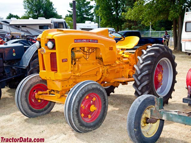 Minneapolis-Moline 335 with fixed front axle.