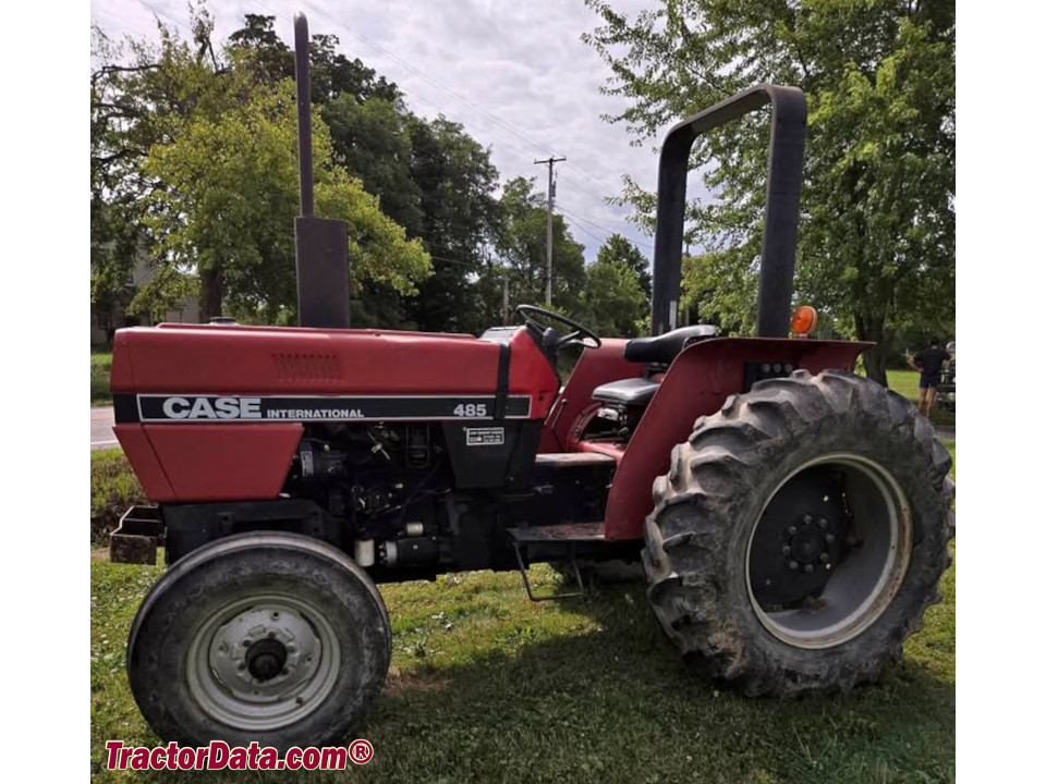 Case International 485 utility tractor, left side.