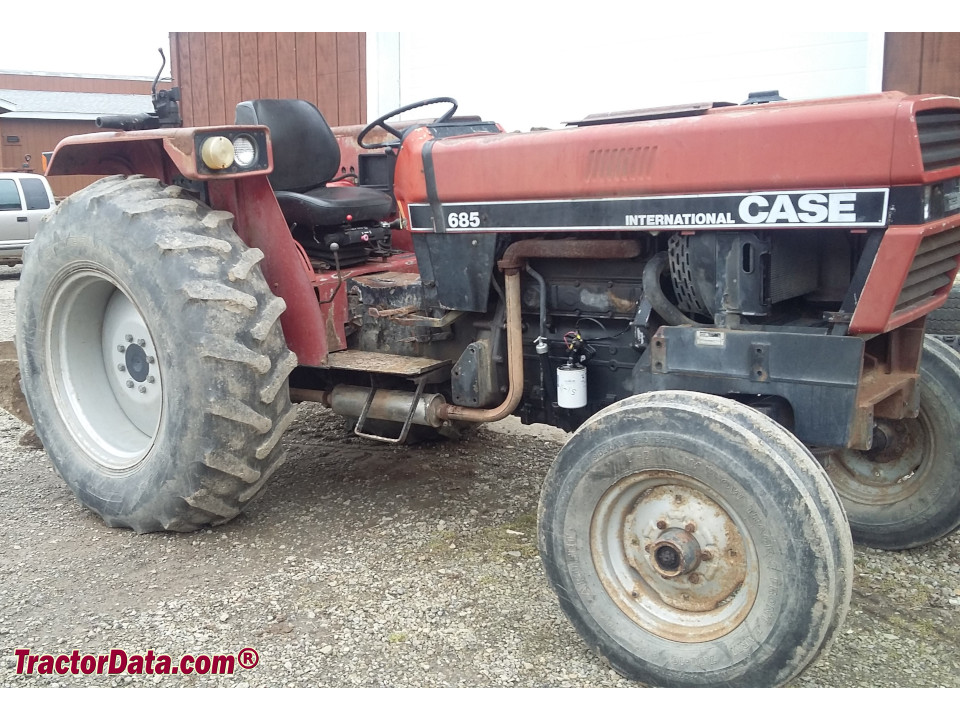 Case International 685, right side.