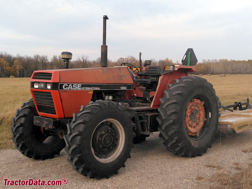 Open station Case International 1494, left side.