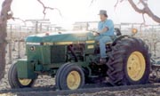 John Deere 2750 Low-Profile tractor photo