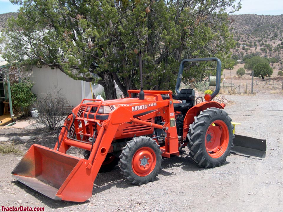 Kubota L2050 with  rear blade and LA450S front-end loader.