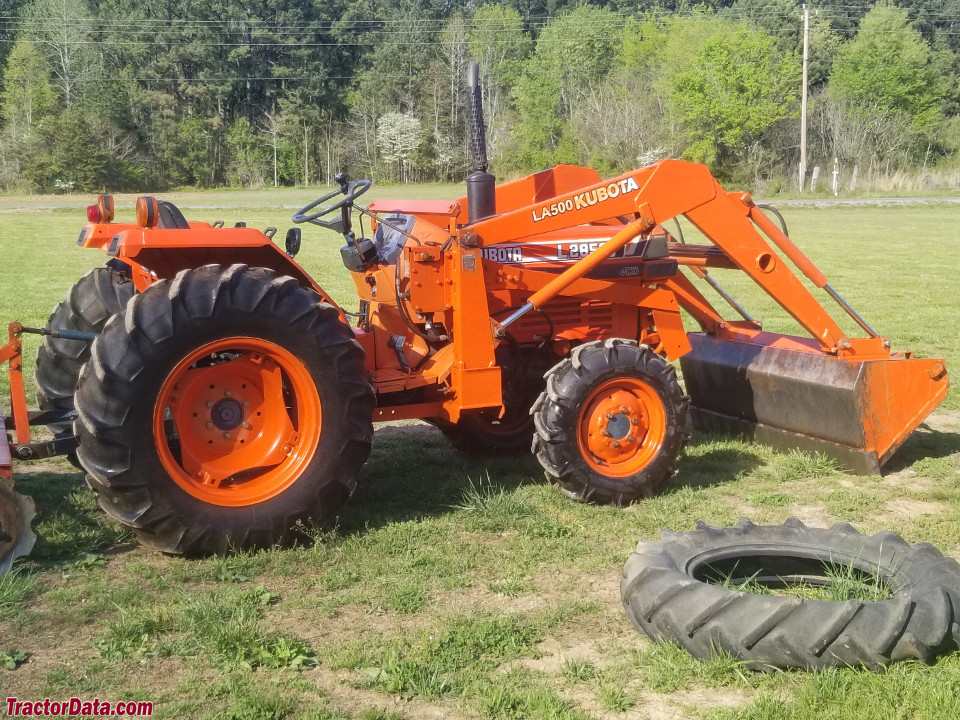 Kubota L2850, right side.