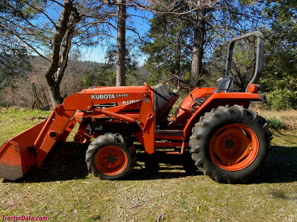 Kubota L2900 with LA480 front-end loader.