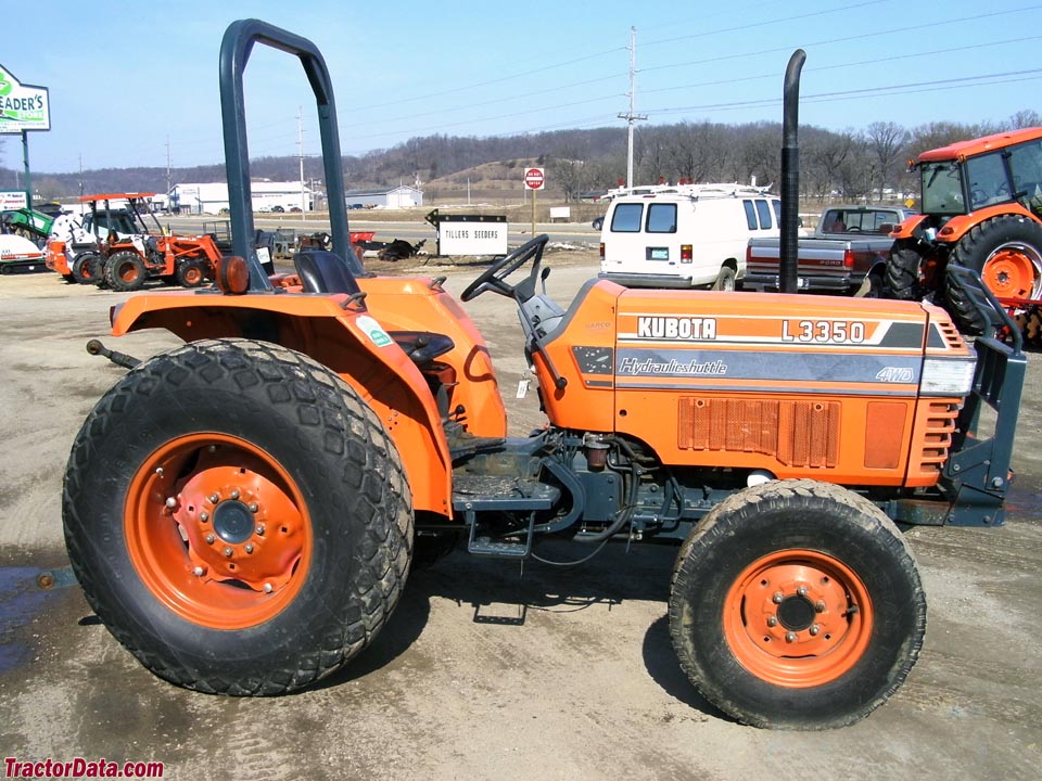 Kubota L3350 with ROPS.