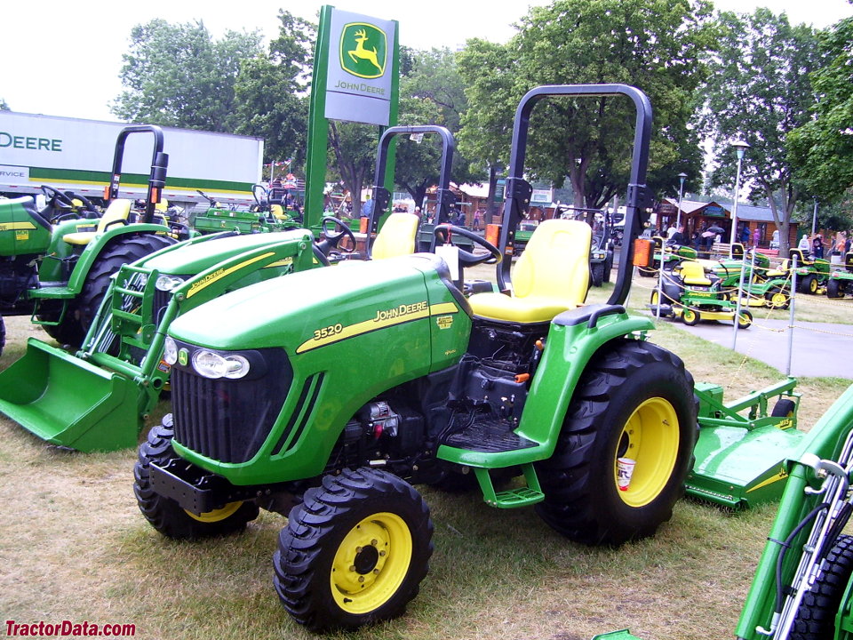 John Deere 3520