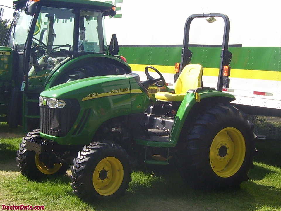 John Deere 4320