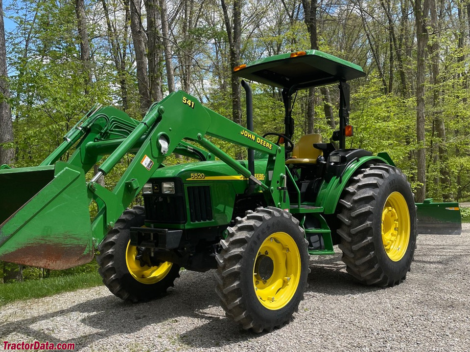 John Deere 5520