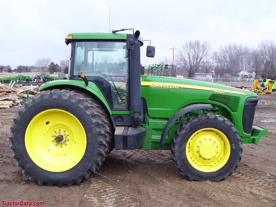 John Deere 8320