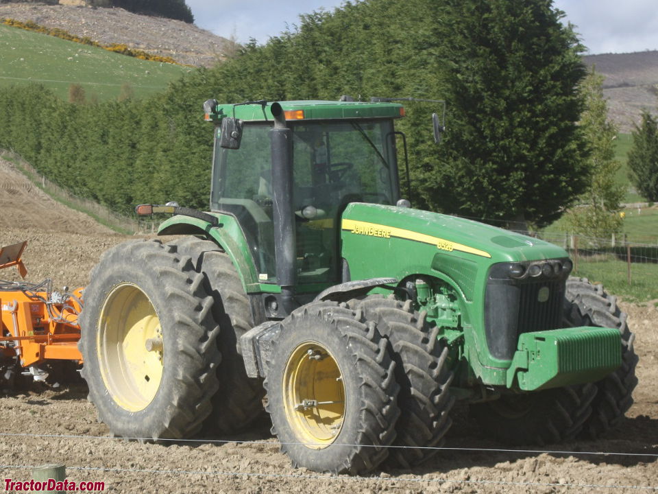 John Deere 8520