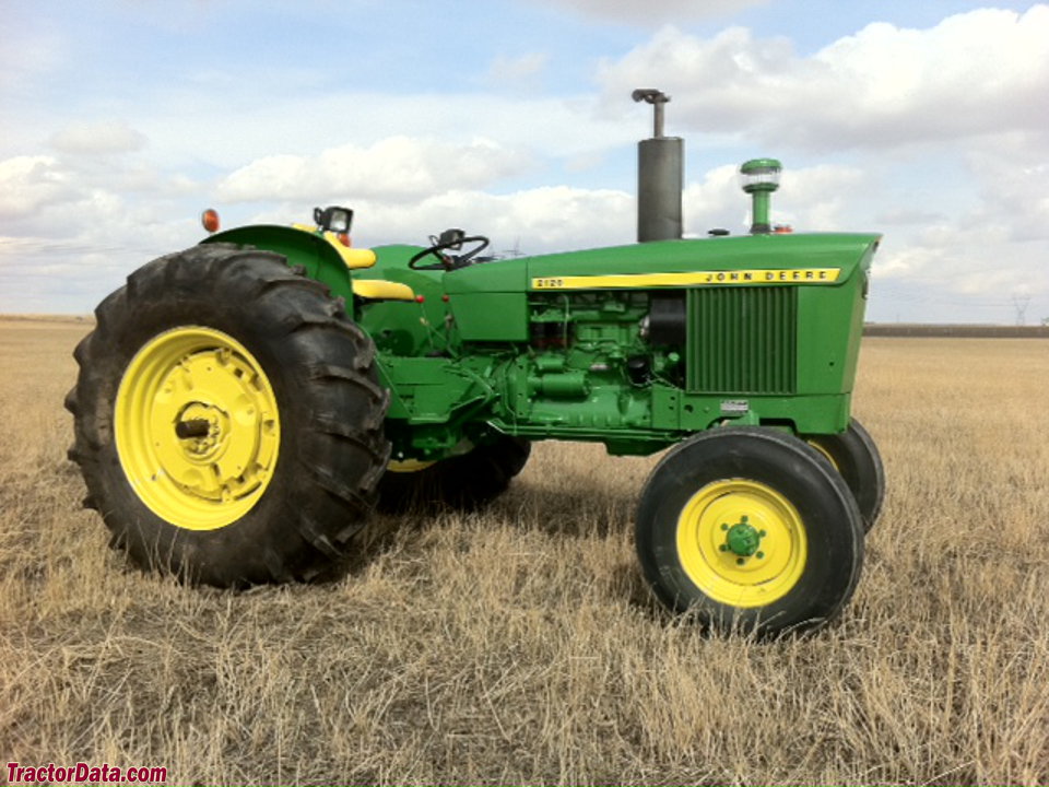 John Deere 2120.