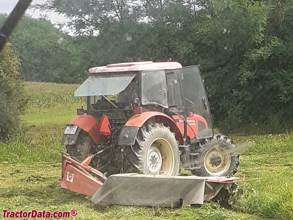 Zetor 7341, right rear view.