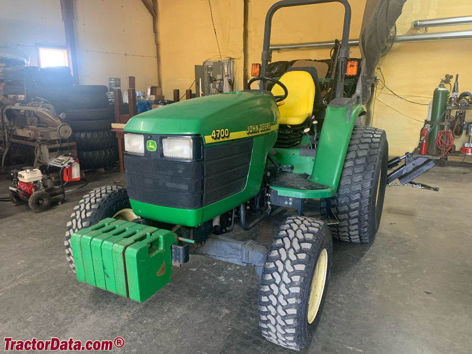 John Deere 4700.