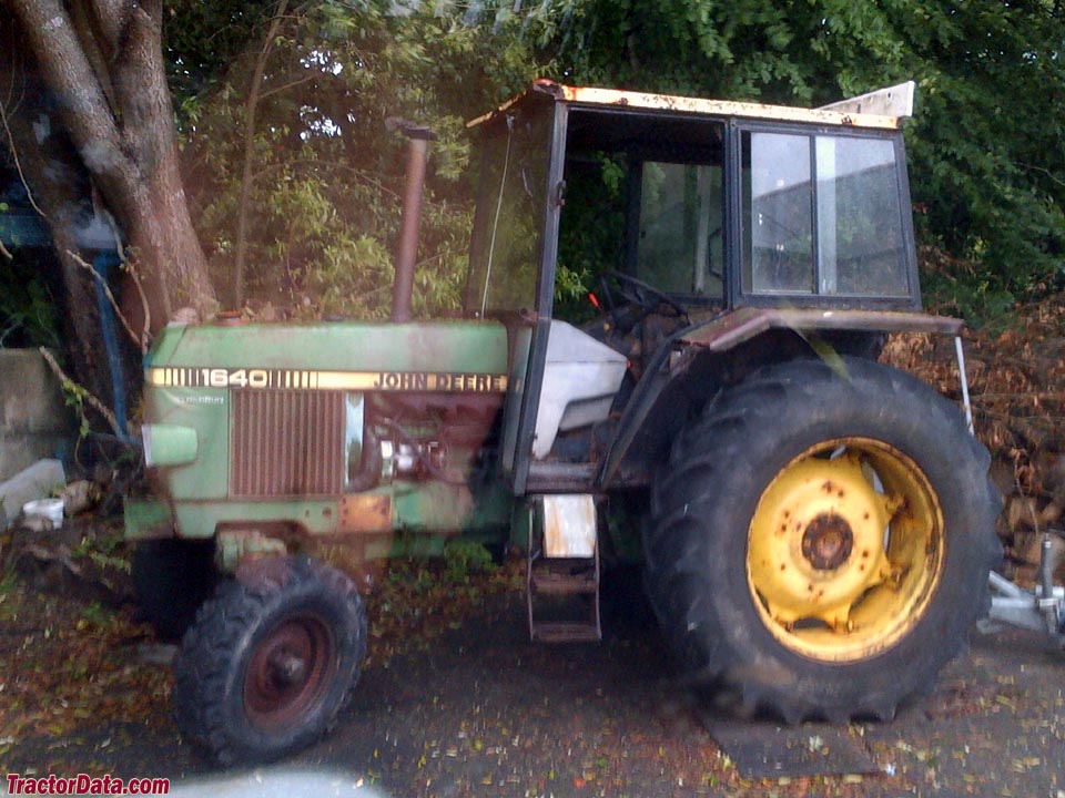 John Deere 1640 with cab, left side.