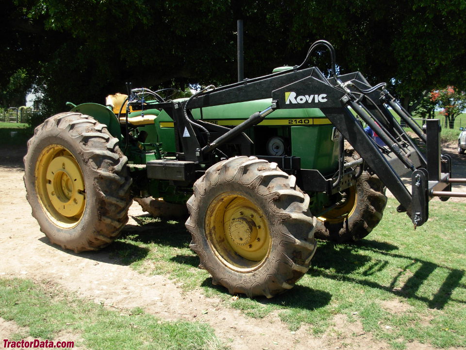 John Deere 2140 with front-end loader