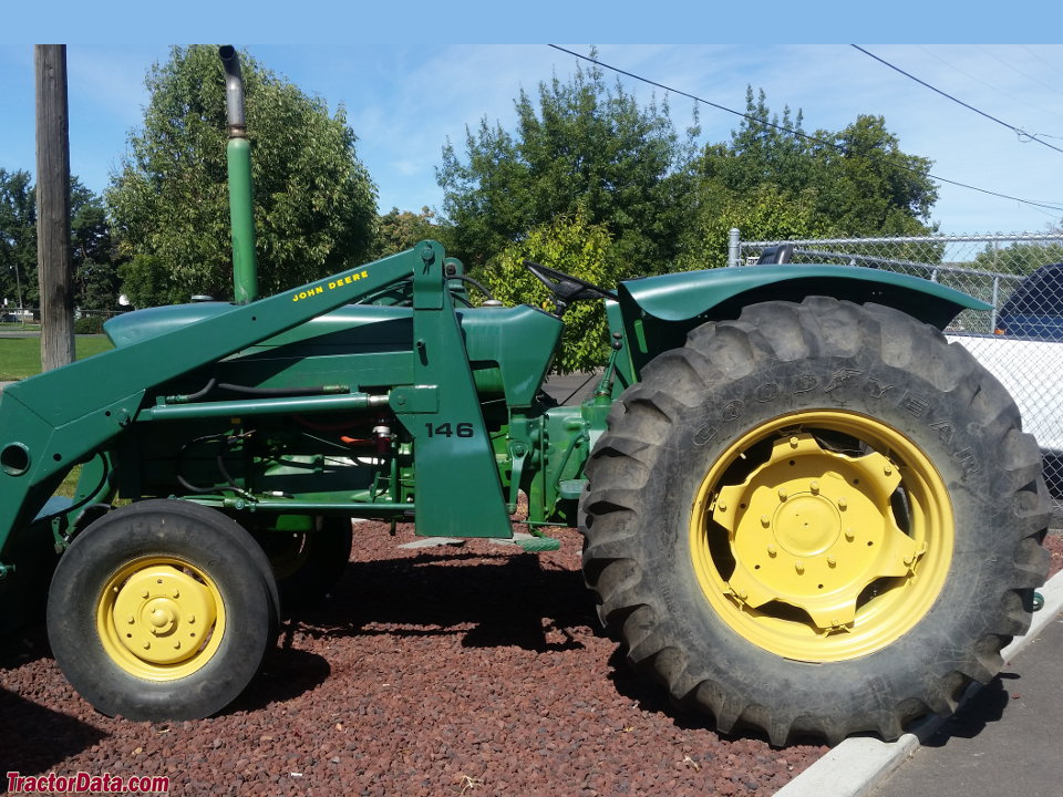 John Deere 710