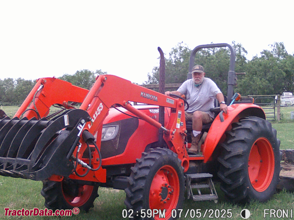 Kubota L5040 compact utility tractor with LA1153 front-end loader.