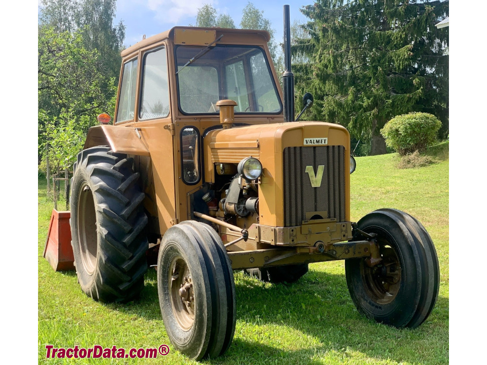 Valmet 500 tractor.