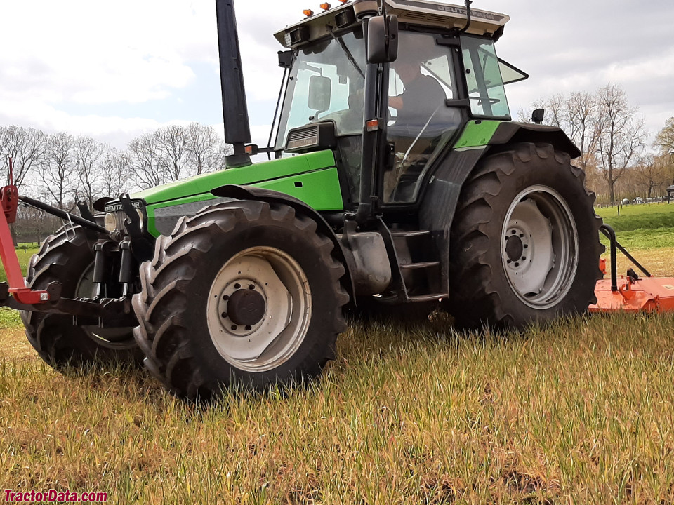 Deutz-Fahr AgroStar 6.08, left side.