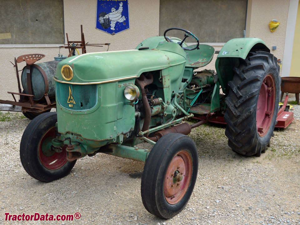 Deutz D 4005 tractor, front-left view.