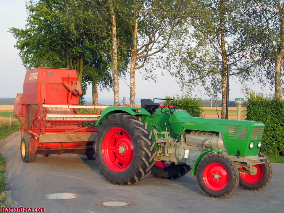 Deutz D8006 with Fahr combine.